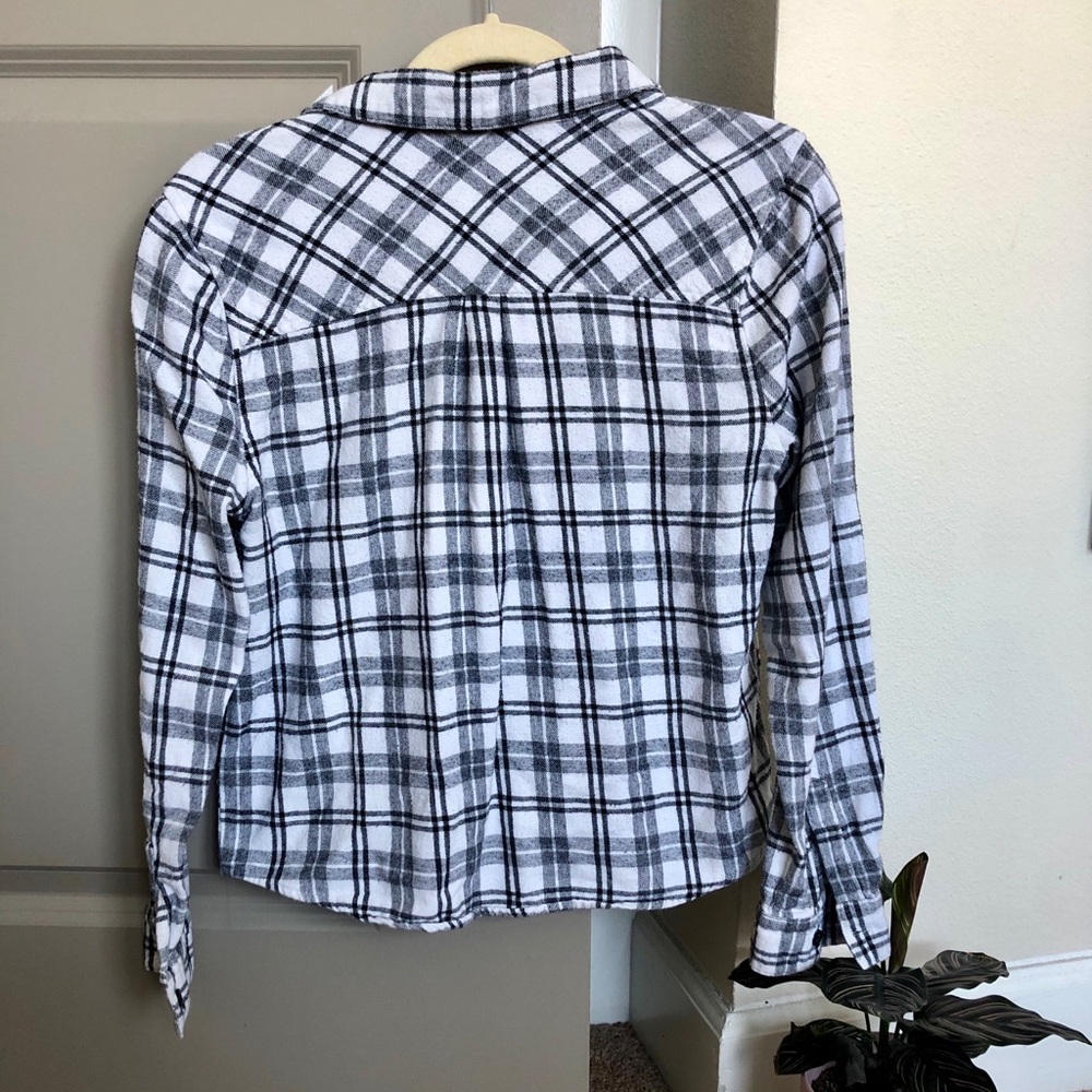⚪️⚫️ flannel ⚫️⚪️ - Picture 2 of 2